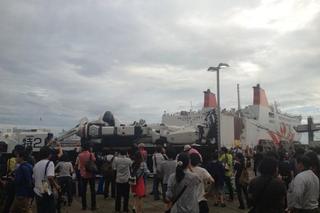 Illustration for article titled Giant Patlabor Mecha Withstands a Real Typhoon